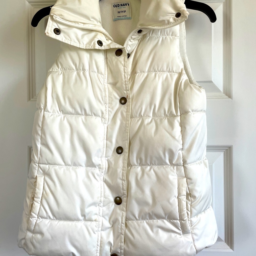 Women’s White Puff Vest - Picture 1 of 4